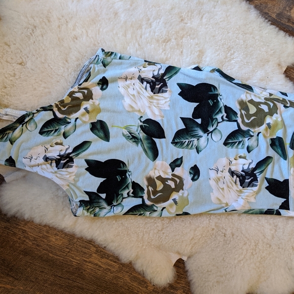 2 BODYBUITS - Picture 3 of 4